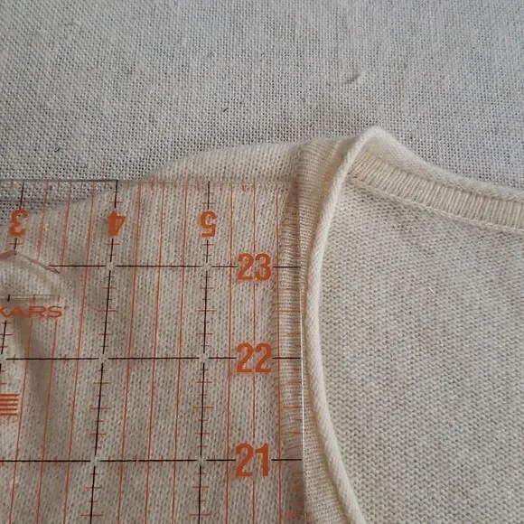 Alex Marie Cashmere Cream 3 Button V-Neck Women's Medium Sweater Old Money - Picture 5 of 5